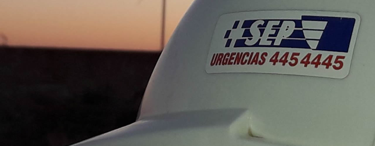 Unidad de SEP en operativo al atardecer